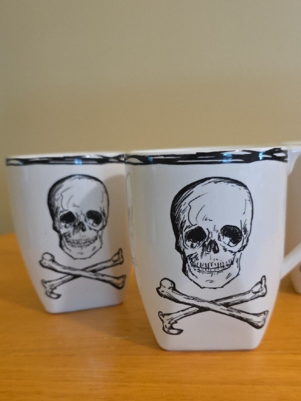 Skull & Crossbones Porcelain Gothic Halloween Coventry 3 Mugs Double Sided - Picture 5 of 12